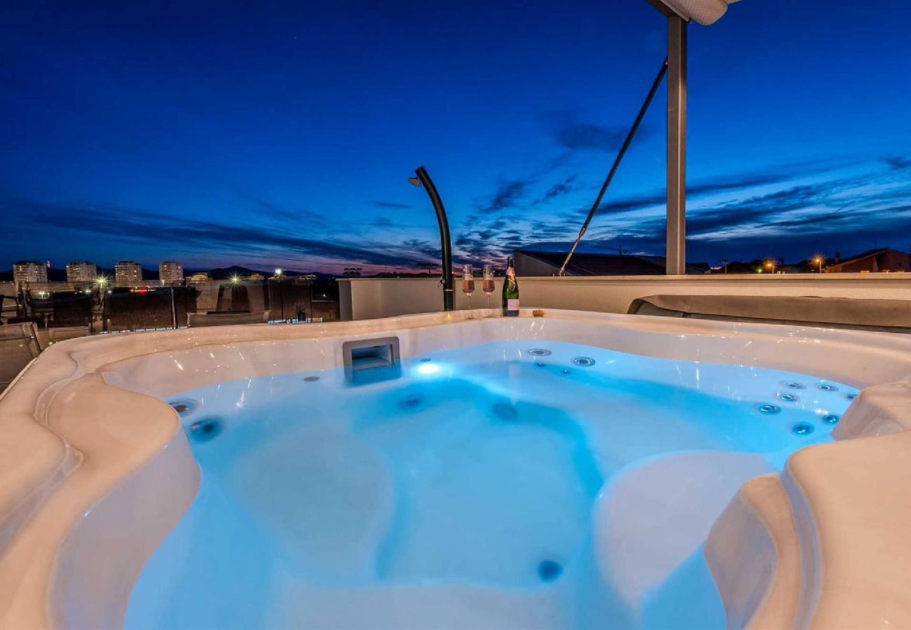 Ferienwohnung in Zadar -  Penthouse 5 mit Whirlpool und Meerblick