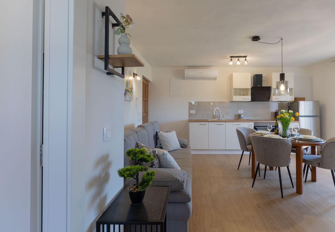 Ferienwohnung in Zadar - Klanac No 2