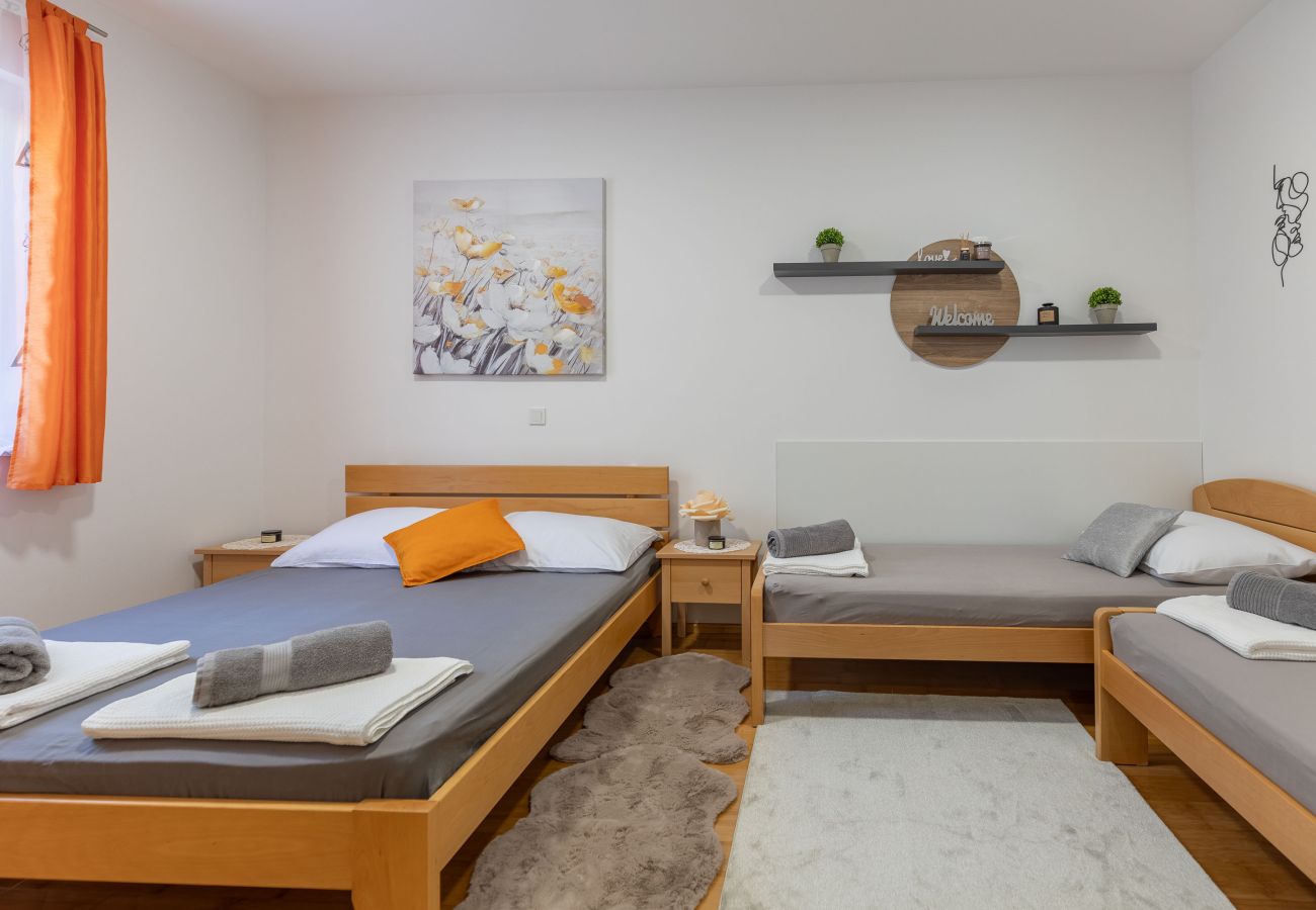 Ferienwohnung in Starigrad - Ferienwohnung Sea & Stone No.1 strandnah
