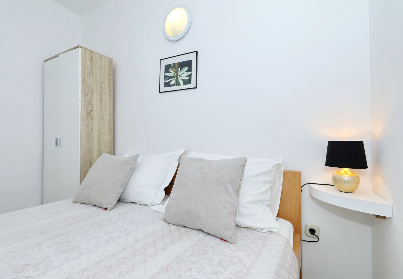 Ferienhaus in Dobropoljana - Robinsonade Pašman – Meerblick & Ruhe