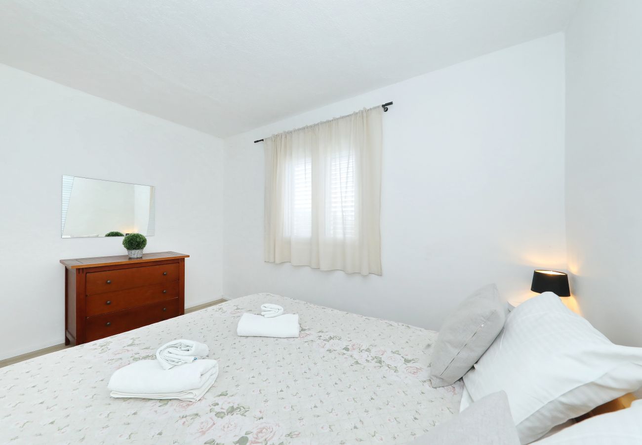 Ferienhaus in Dobropoljana - Robinsonade Pašman – Meerblick & Ruhe