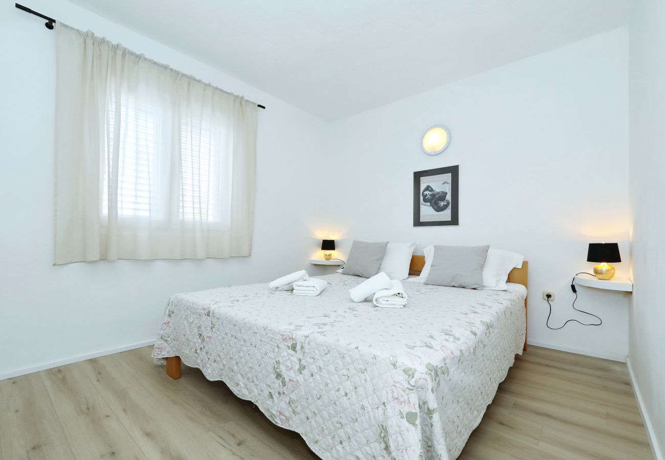 Ferienhaus in Dobropoljana - Robinsonade Pašman – Meerblick & Ruhe