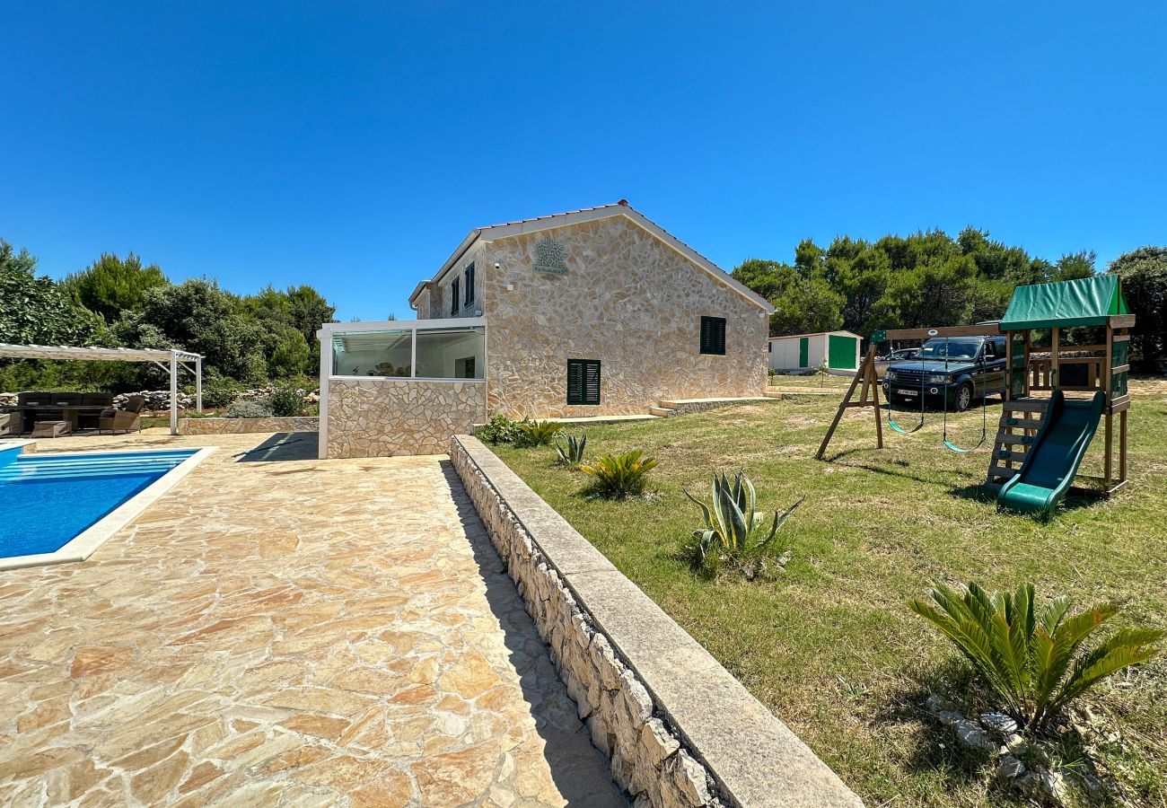 Ferienhaus in Vir - Ferienhaus Artano mit Privatpool