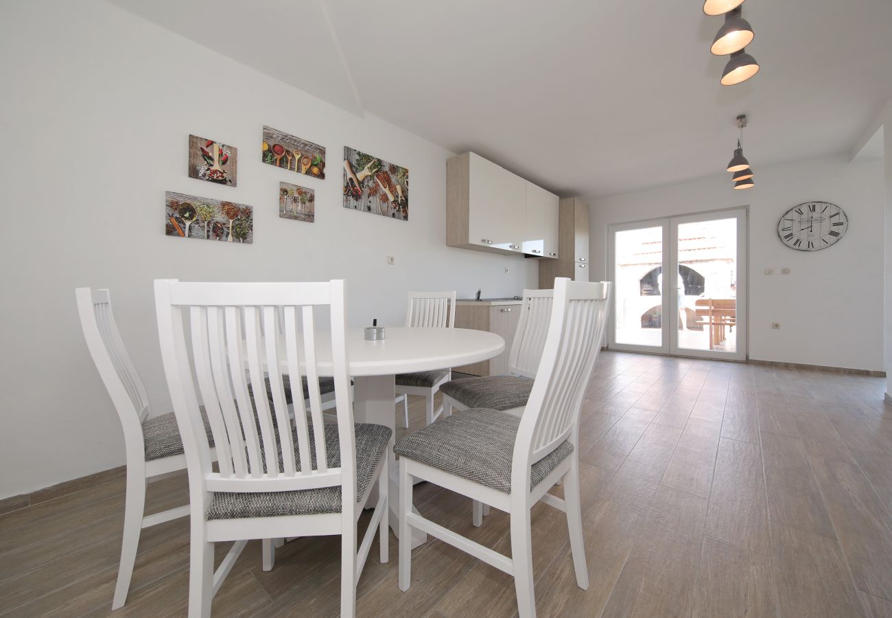 Ferienwohnung in Dobropoljana - Apartment -Grosses FamilienapartmentLuma