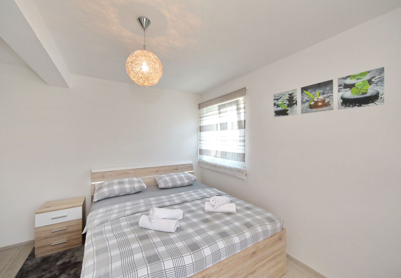 Ferienwohnung in Dobropoljana - Apartment -Grosses FamilienapartmentLuma