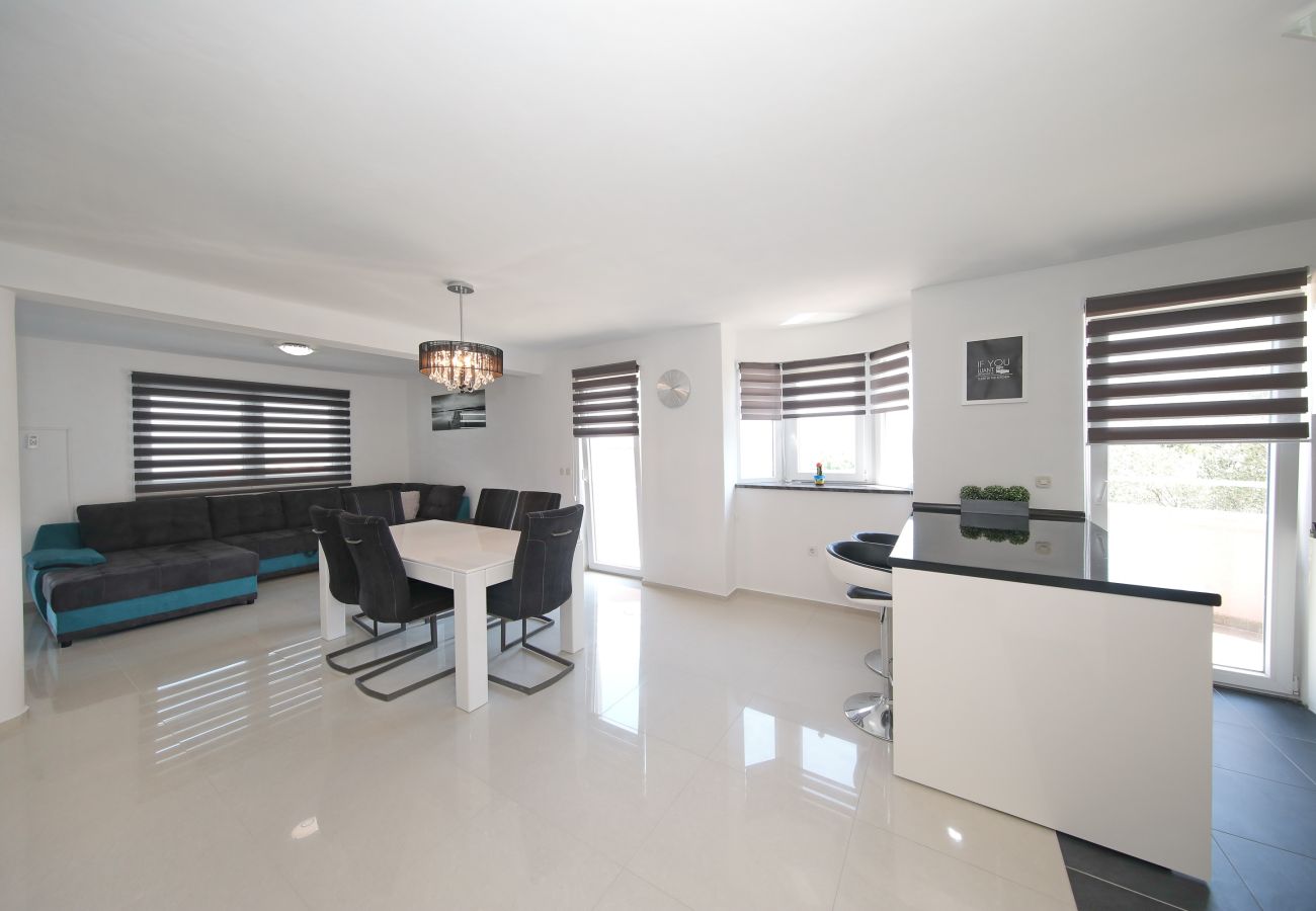 Ferienwohnung in Dobropoljana - Apartment -Grosses FamilienapartmentLuma