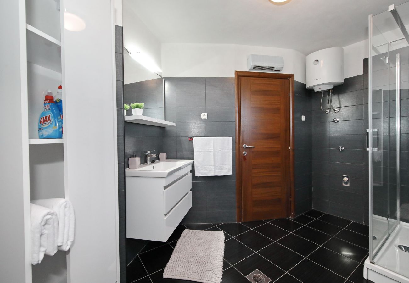 Ferienwohnung in Dobropoljana - Apartment -Grosses FamilienapartmentLuma