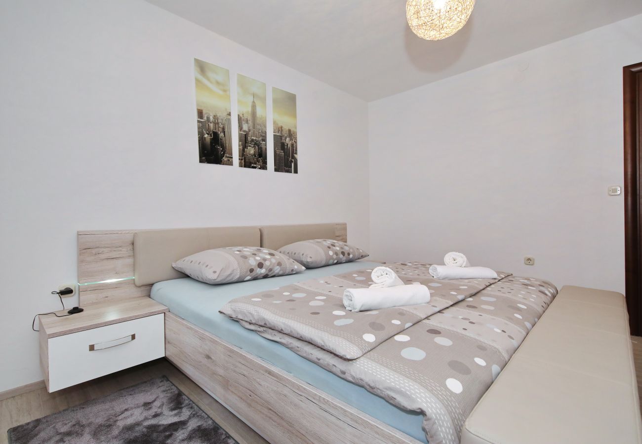 Ferienwohnung in Dobropoljana - Apartment -Grosses FamilienapartmentLuma