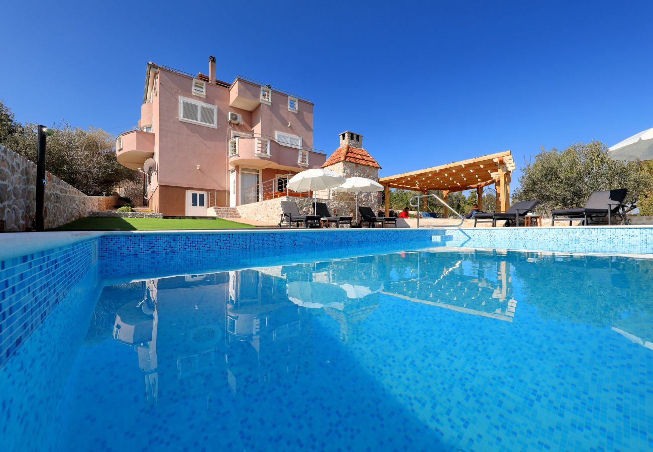 Ferienwohnung in Dobropoljana - Apartment -Grosses FamilienapartmentLuma