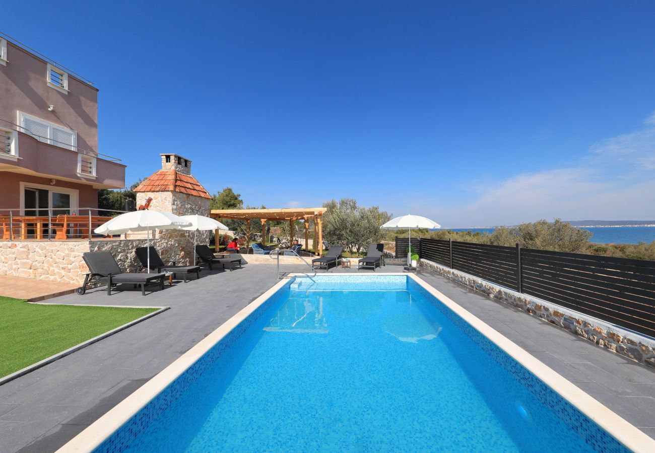 Ferienwohnung in Dobropoljana - Apartment -Grosses FamilienapartmentLuma