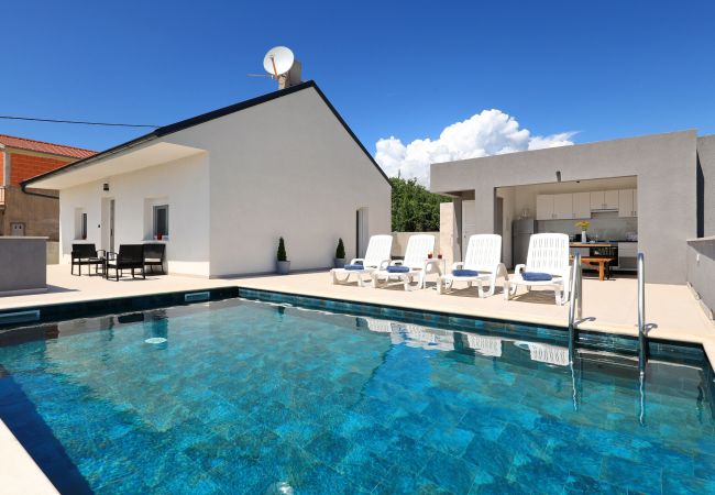 Ferienhaus in Maslenica - Maslenica Maslenica,Ferienhaus für Familien mit Po