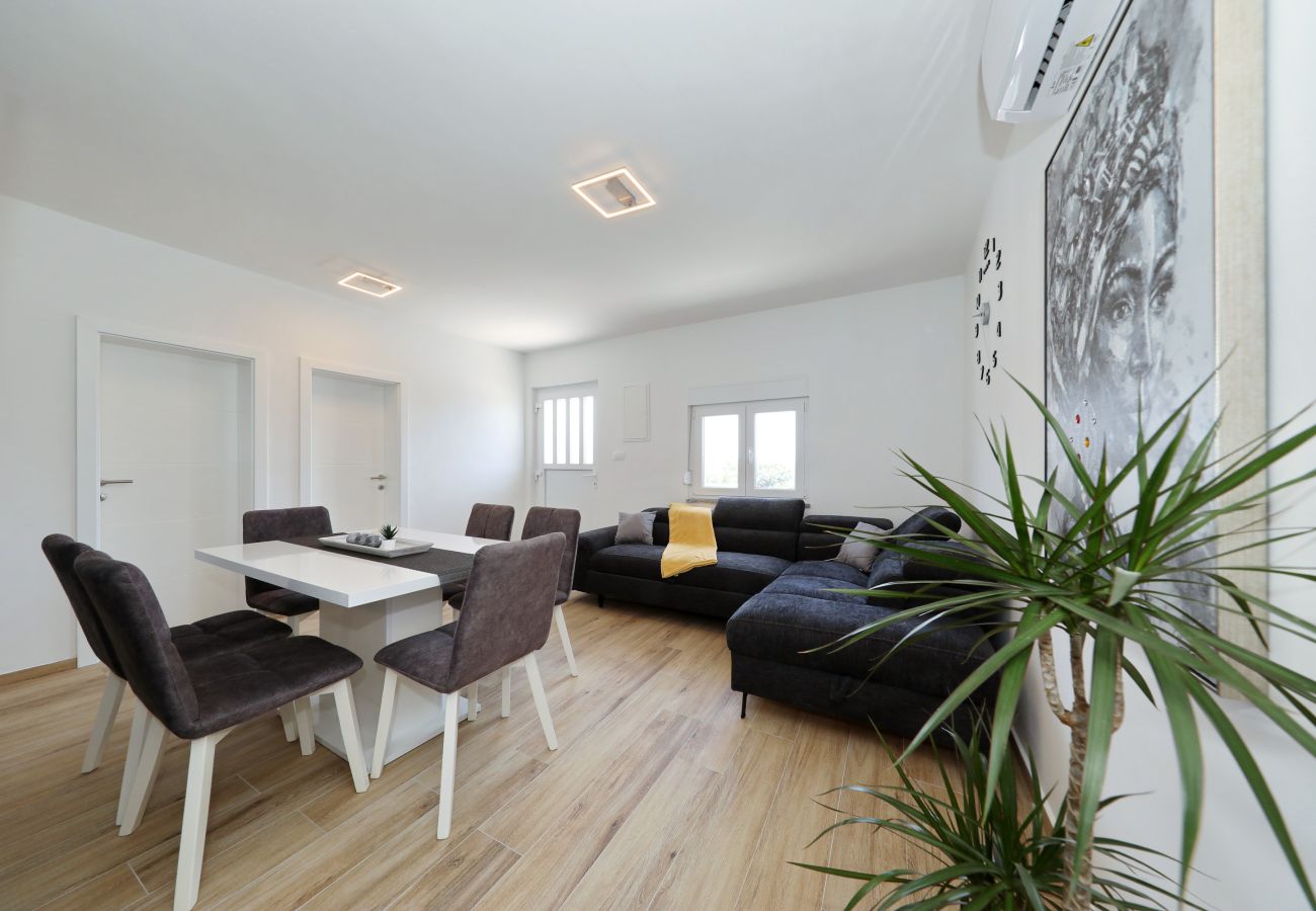 Ferienhaus in Maslenica - Maslenica Maslenica,Ferienhaus für Familien mit Po