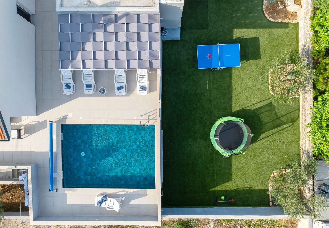 Ferienhaus in Maslenica - Ferienhaus Maslenica mit beheiztem Privatpool
