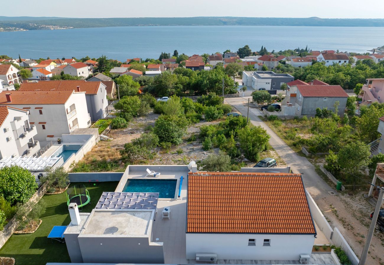 Ferienhaus in Maslenica - Ferienhaus Maslenica mit beheiztem Privatpool