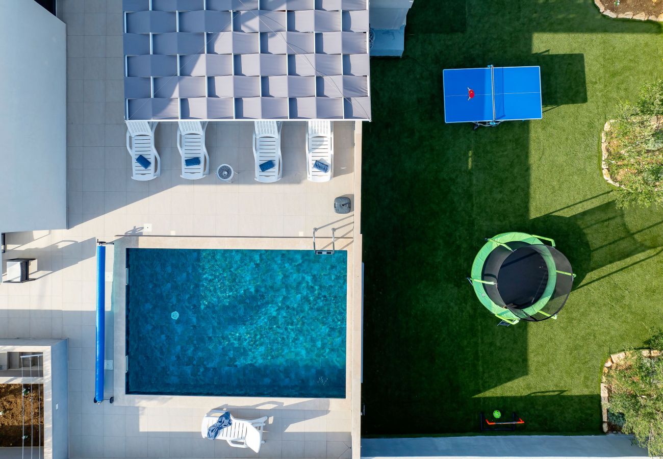 Ferienhaus in Maslenica - Ferienhaus Maslenica mit beheiztem Privatpool