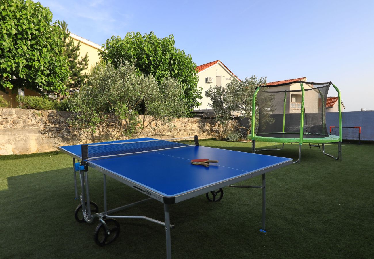 Ferienhaus in Maslenica - Ferienhaus Maslenica mit beheiztem Privatpool