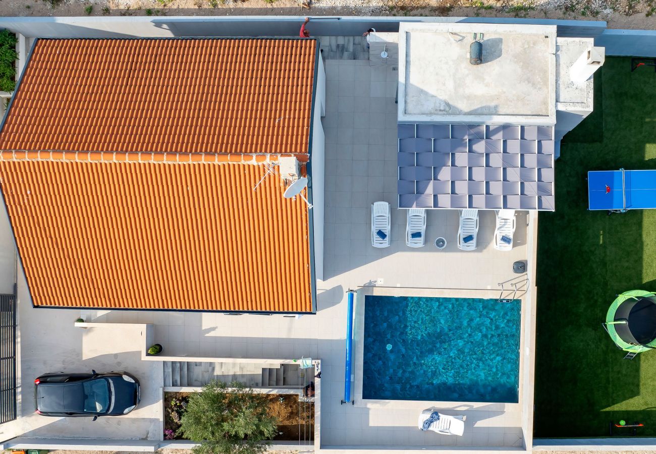 Ferienhaus in Maslenica - Ferienhaus Maslenica mit beheiztem Privatpool