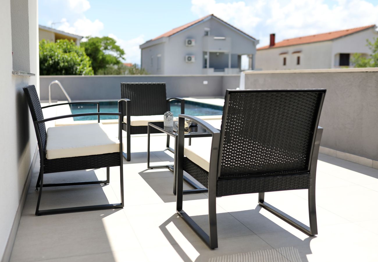 Ferienhaus in Maslenica - Ferienhaus Maslenica mit beheiztem Privatpool