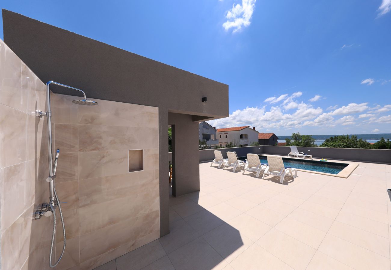 Ferienhaus in Maslenica - Ferienhaus Maslenica mit beheiztem Privatpool