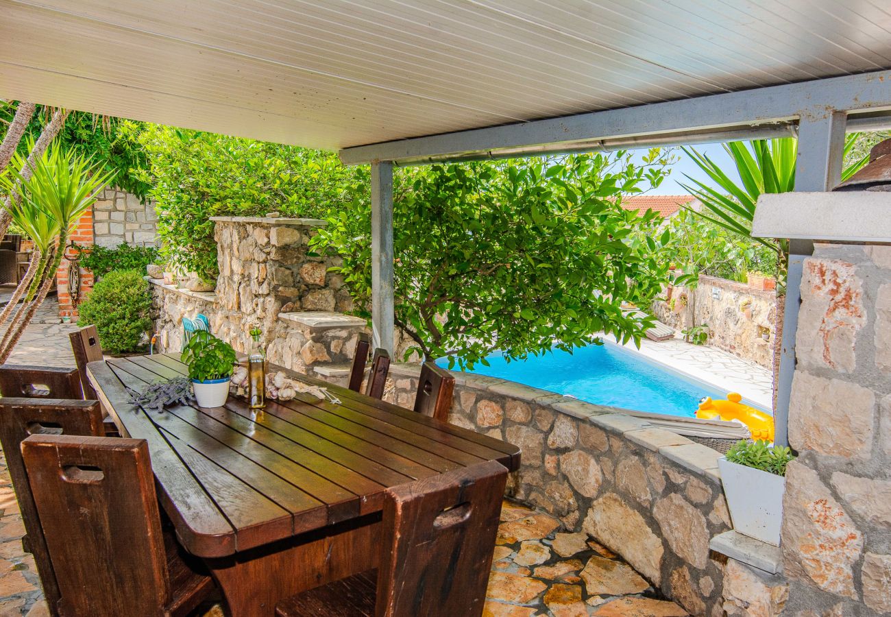 Ferienhaus in Maslenica - Gordana