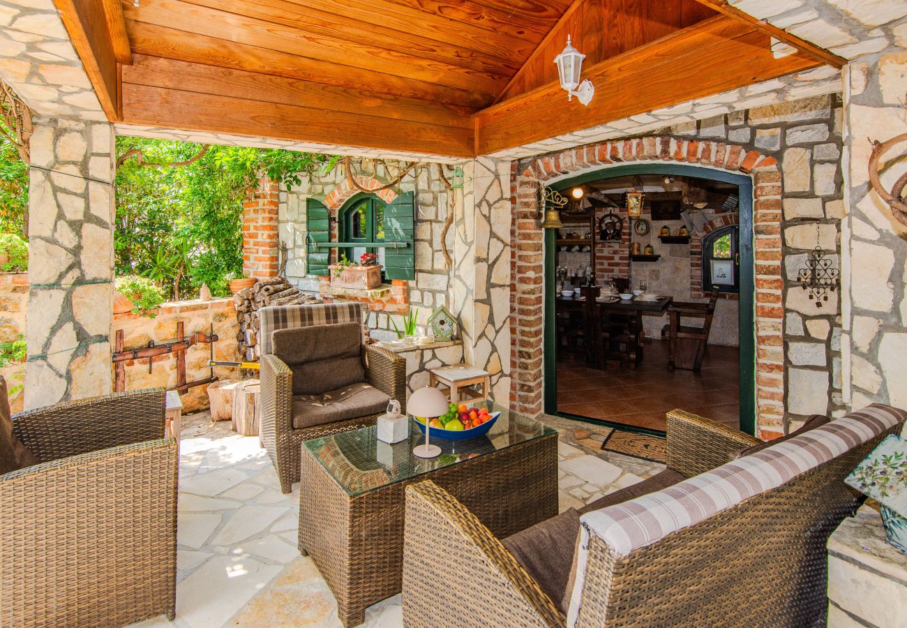 Ferienhaus in Maslenica - Gordana