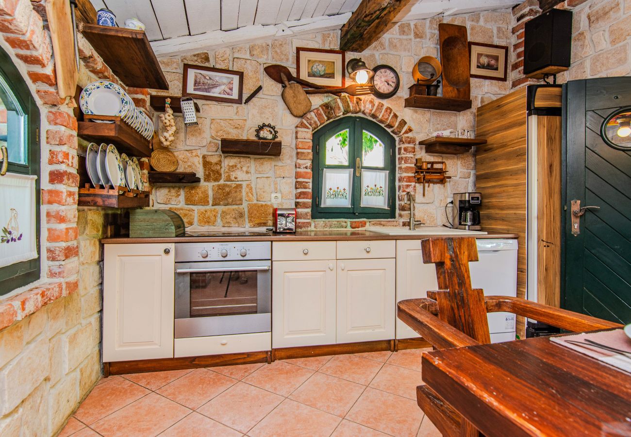 Ferienhaus in Maslenica - Gordana