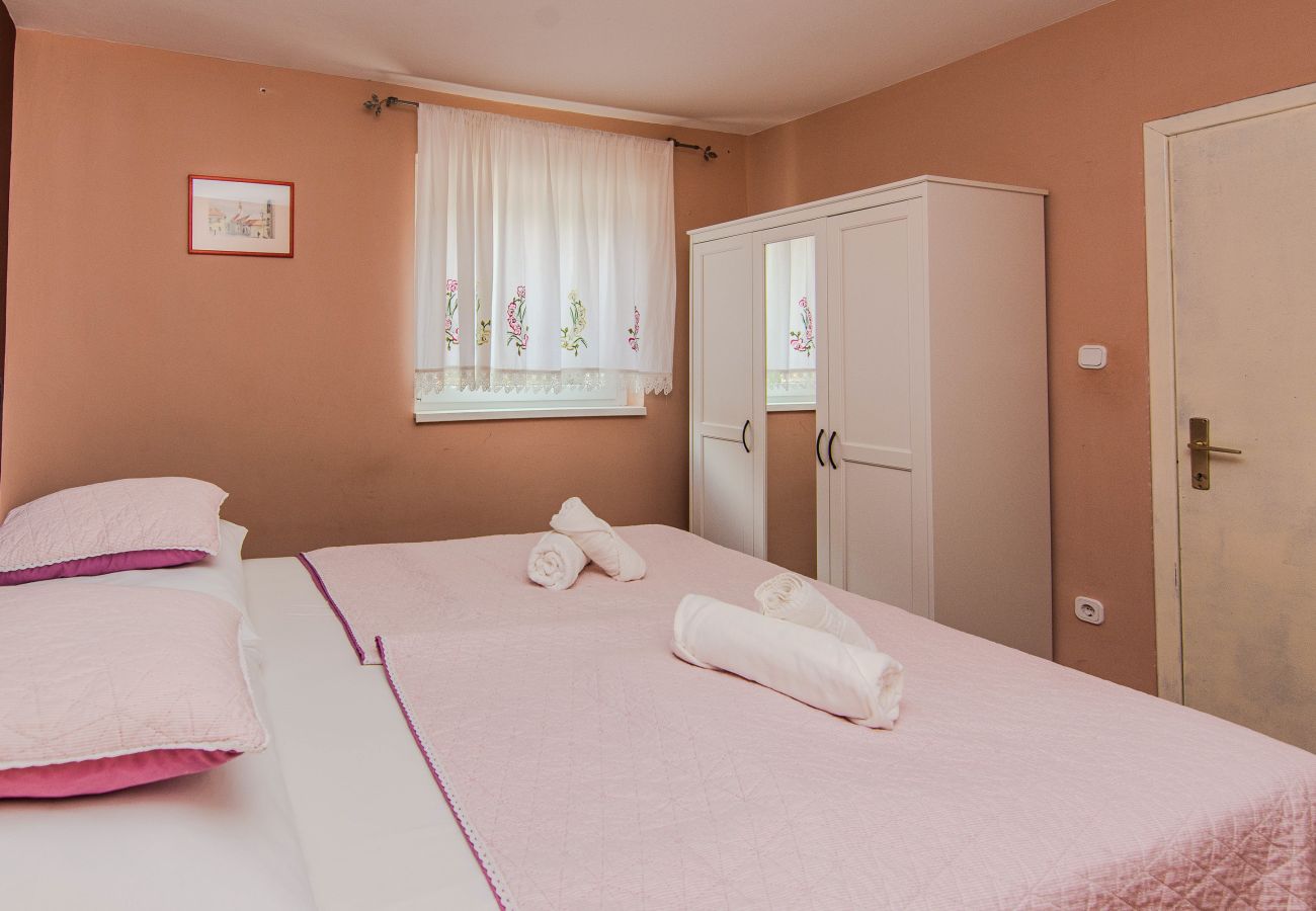 Ferienhaus in Maslenica - Gordana