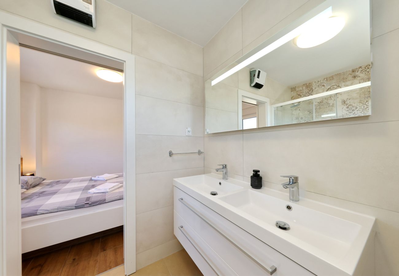 Ferienwohnung in Starigrad - Lux No.1