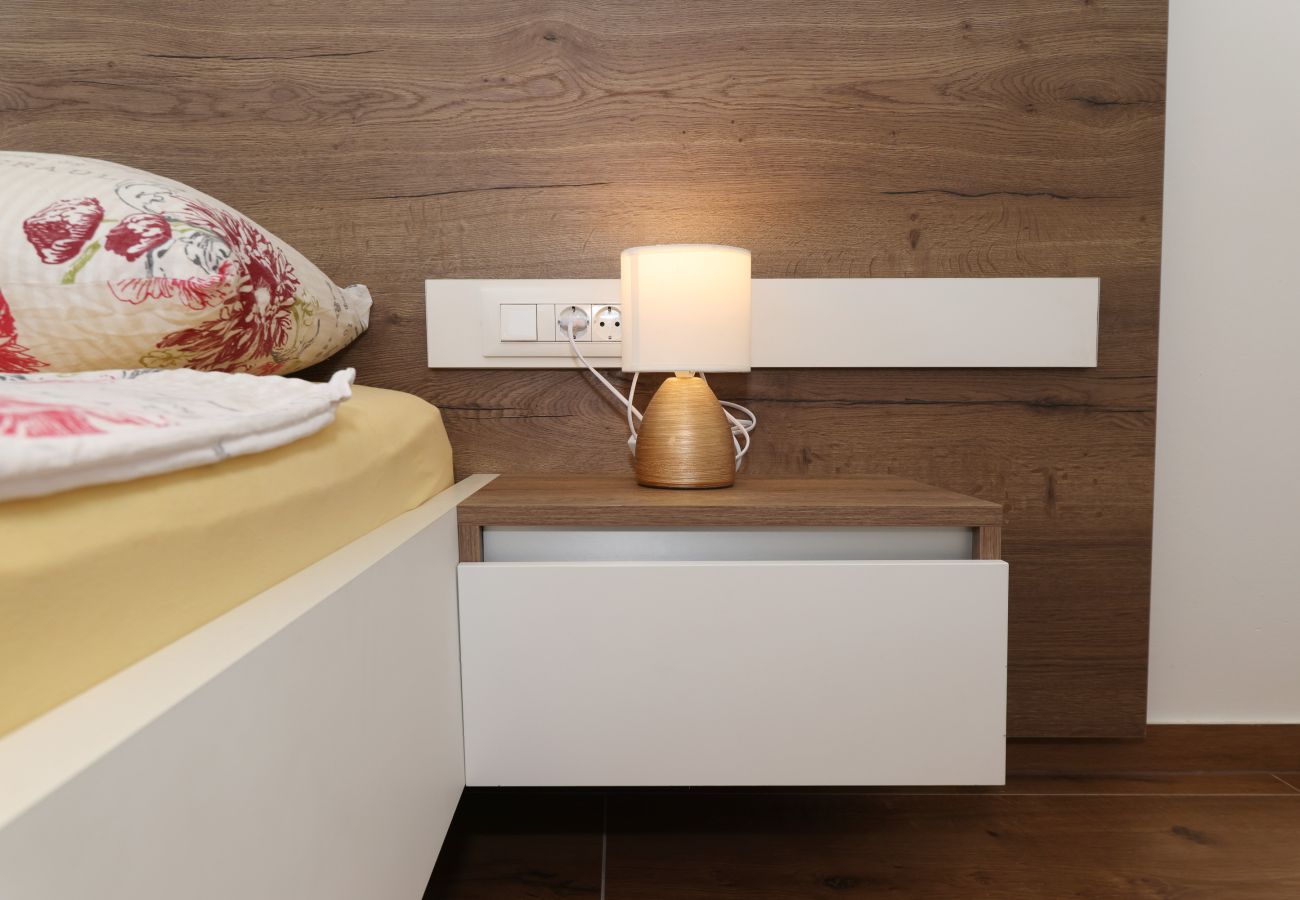 Ferienwohnung in Starigrad - Ferienwohnung Lux 2 nahe Meer mit Balkon