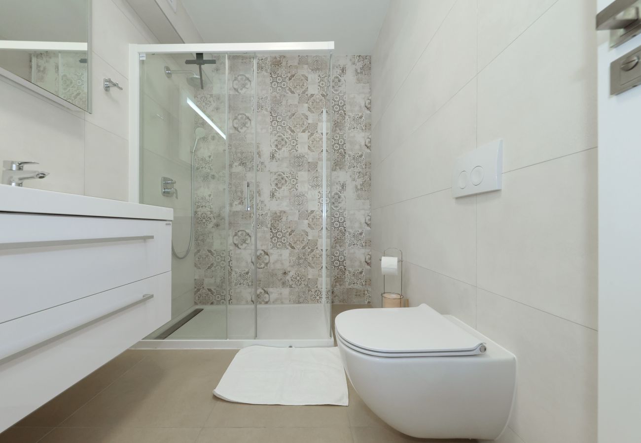 Ferienwohnung in Starigrad - Ferienwohnung Lux 2 nahe Meer mit Balkon
