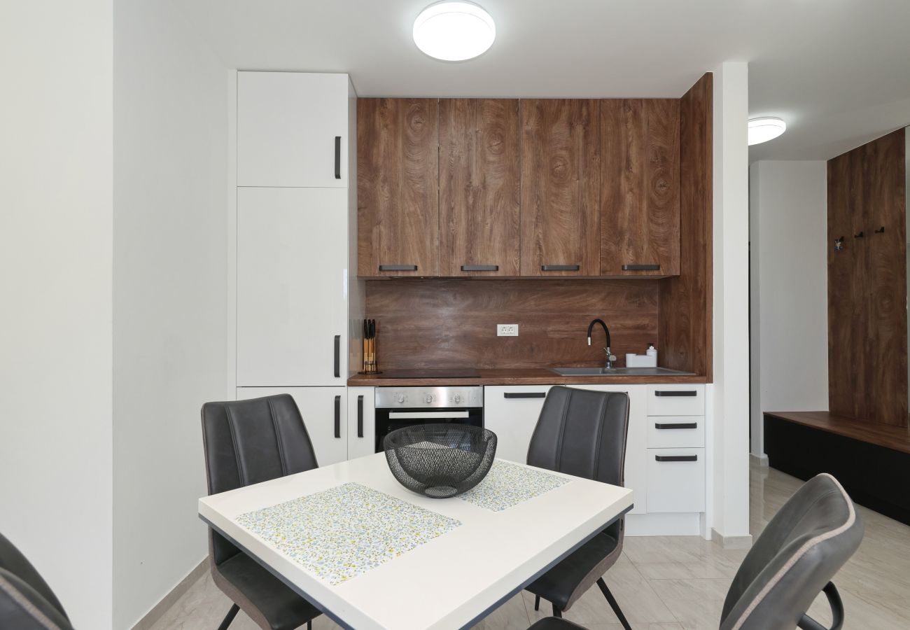 Ferienwohnung in Starigrad - Ferienwohnung Lux 2 nahe Meer mit Balkon