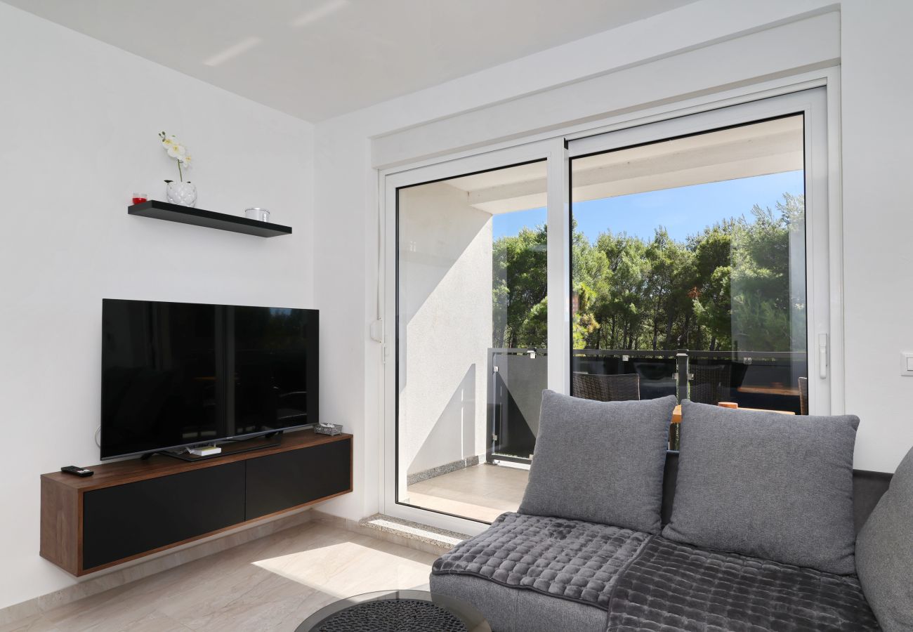Ferienwohnung in Starigrad - Ferienwohnung Lux 2 nahe Meer mit Balkon