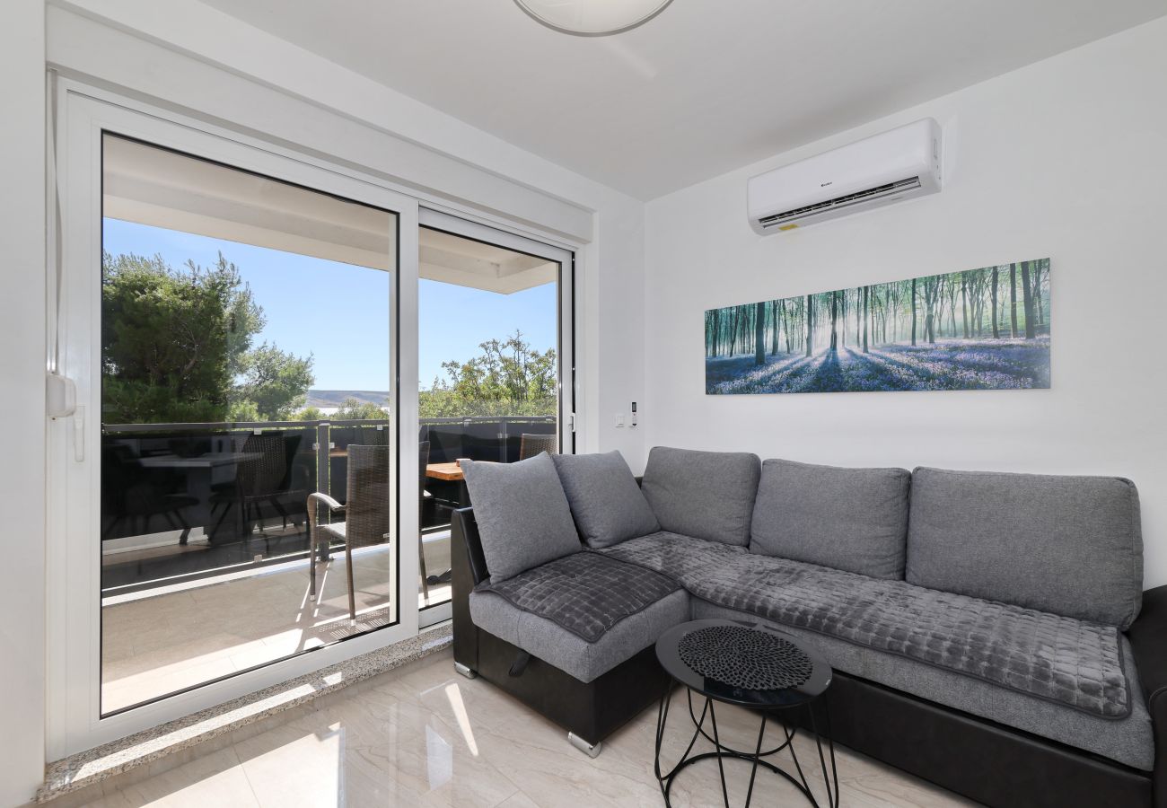 Ferienwohnung in Starigrad - Ferienwohnung Lux 2 nahe Meer mit Balkon