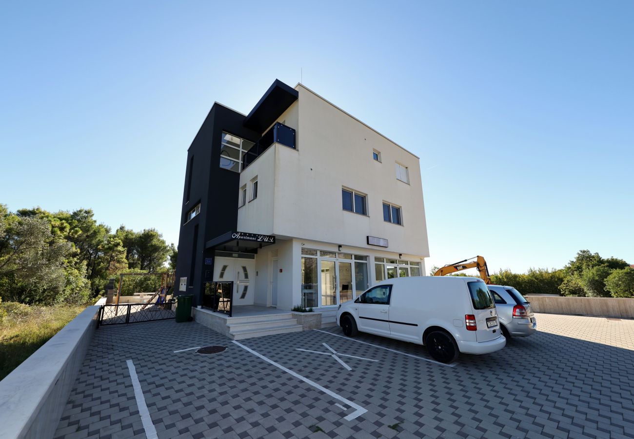 Ferienwohnung in Starigrad - Ferienwohnung Lux 2 nahe Meer mit Balkon