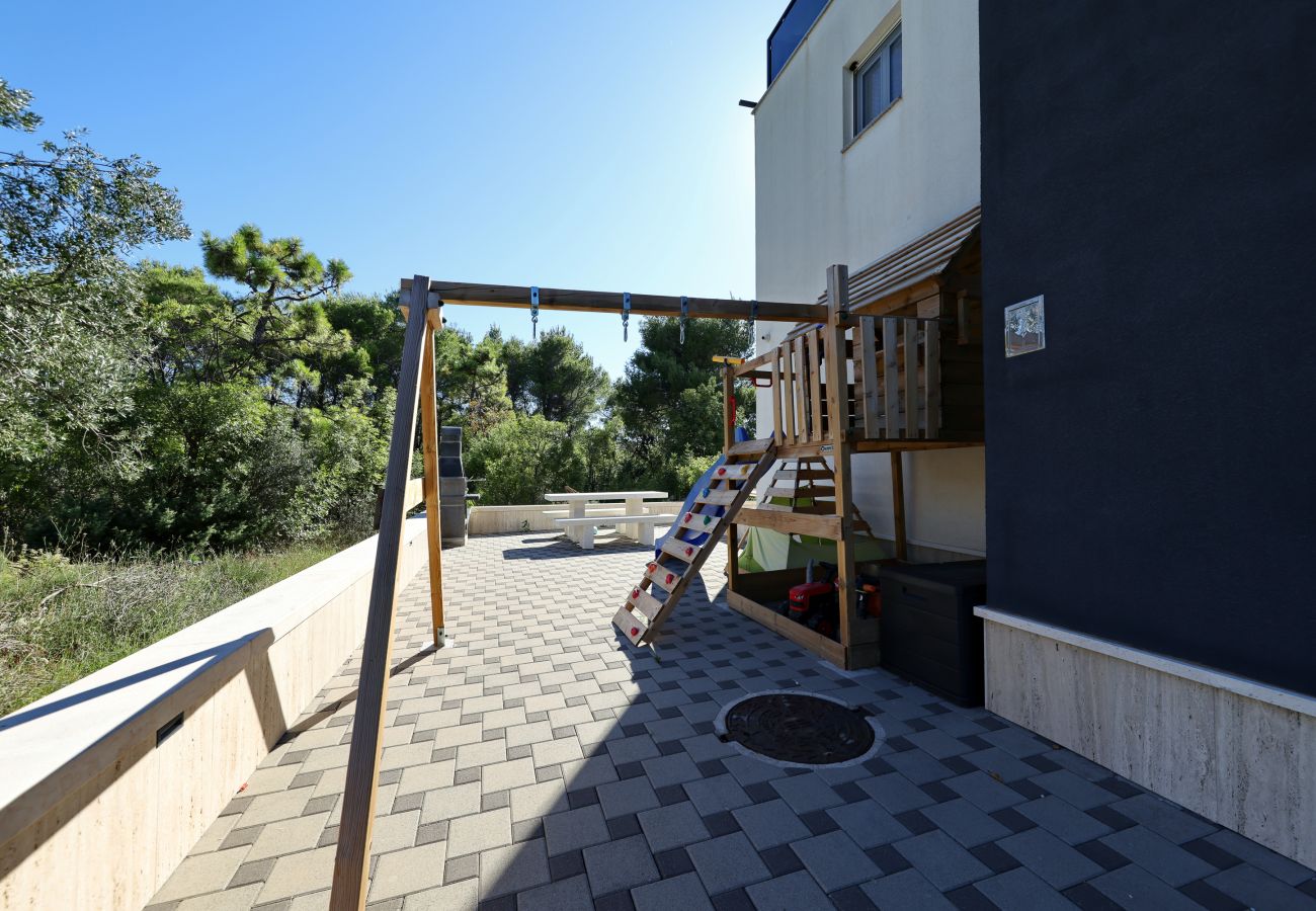 Ferienwohnung in Starigrad - Ferienwohnung Lux 2 nahe Meer mit Balkon