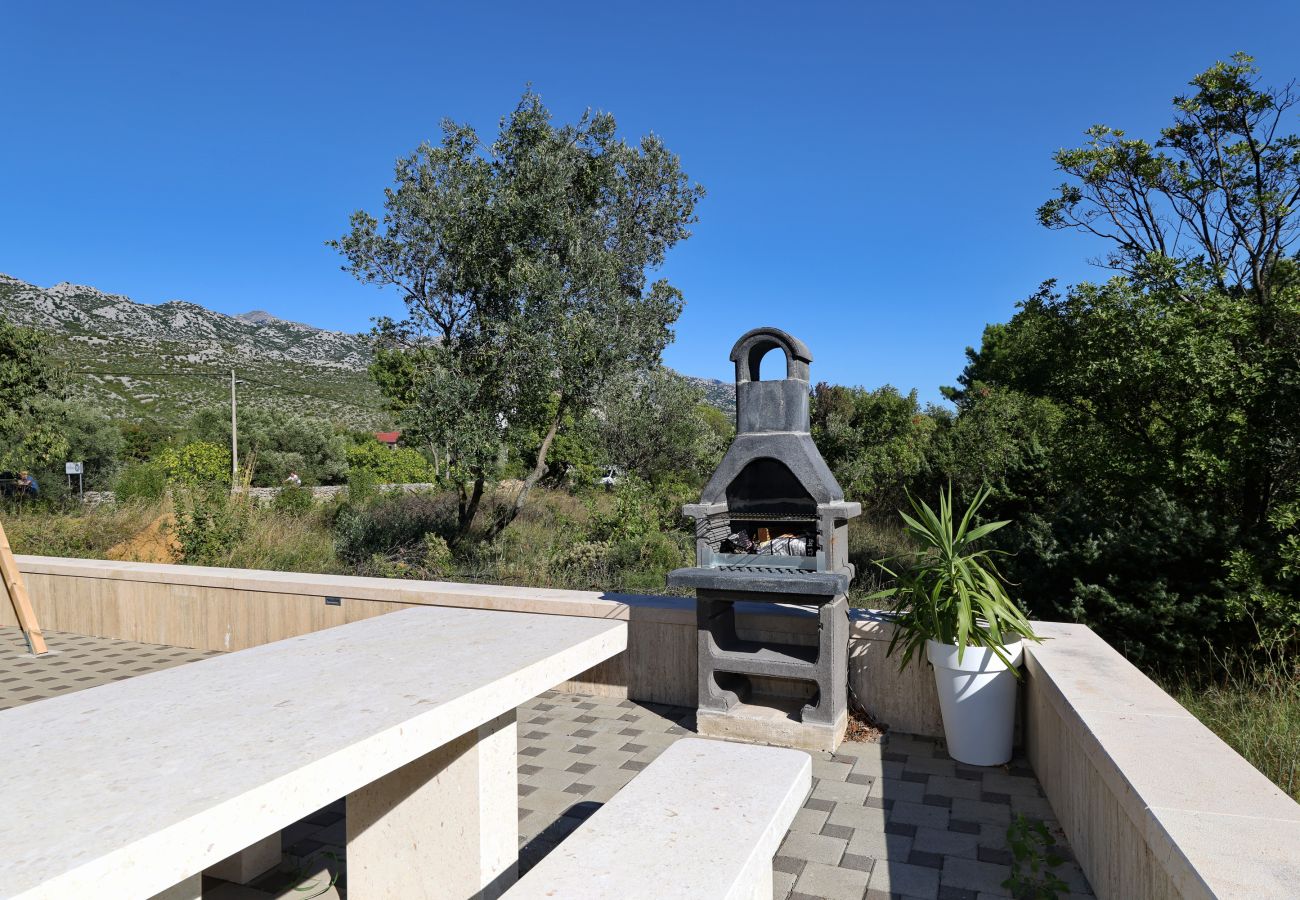 Ferienwohnung in Starigrad - Ferienwohnung Lux 2 nahe Meer mit Balkon