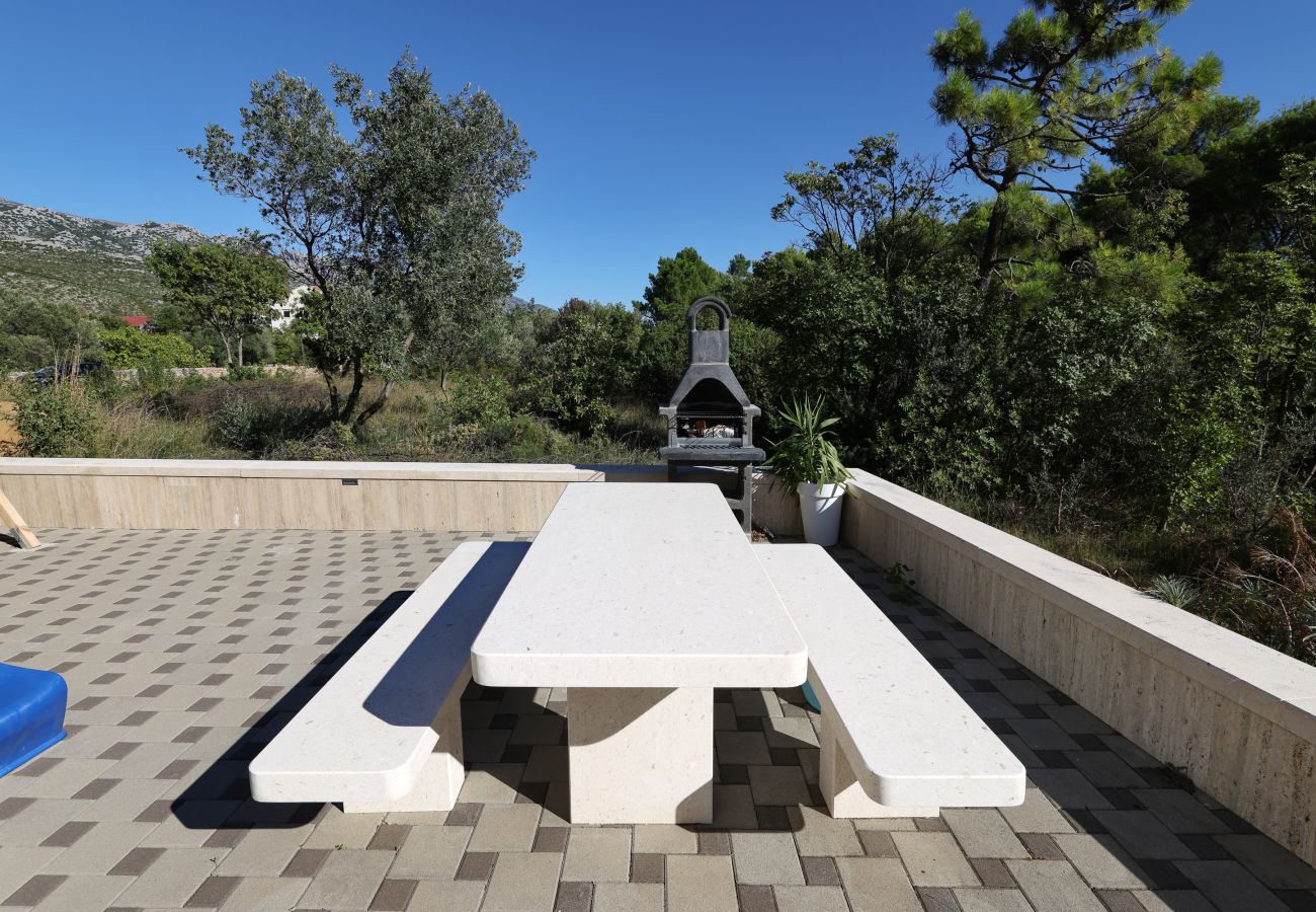 Ferienwohnung in Starigrad - Ferienwohnung Lux 2 nahe Meer mit Balkon