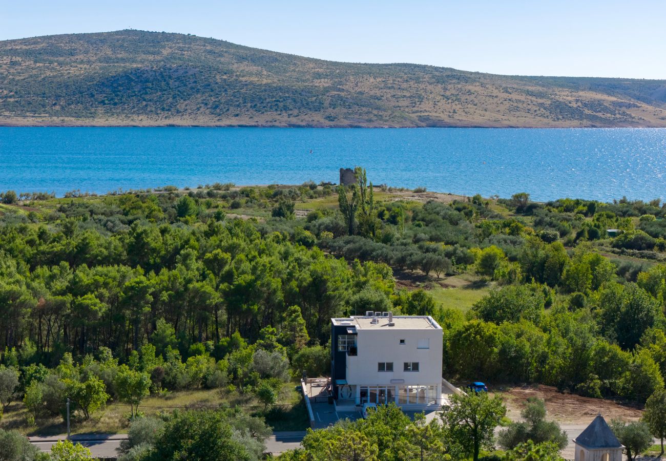 Ferienwohnung in Starigrad - Ferienwohnung Lux 2 nahe Meer mit Balkon