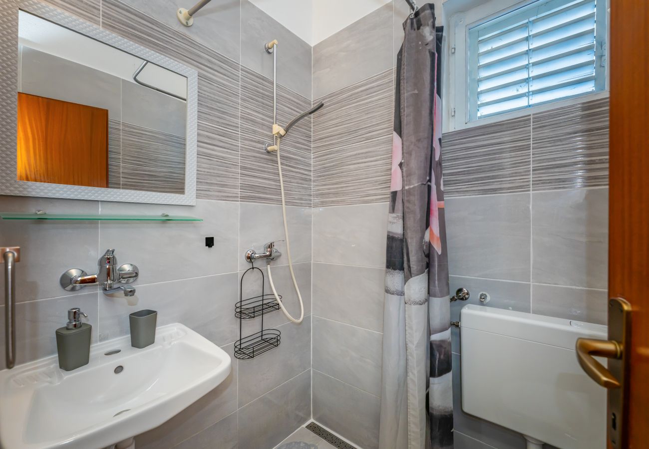Ferienwohnung in Starigrad - Ferienwohnung Nina No.1 nahe Paklenica