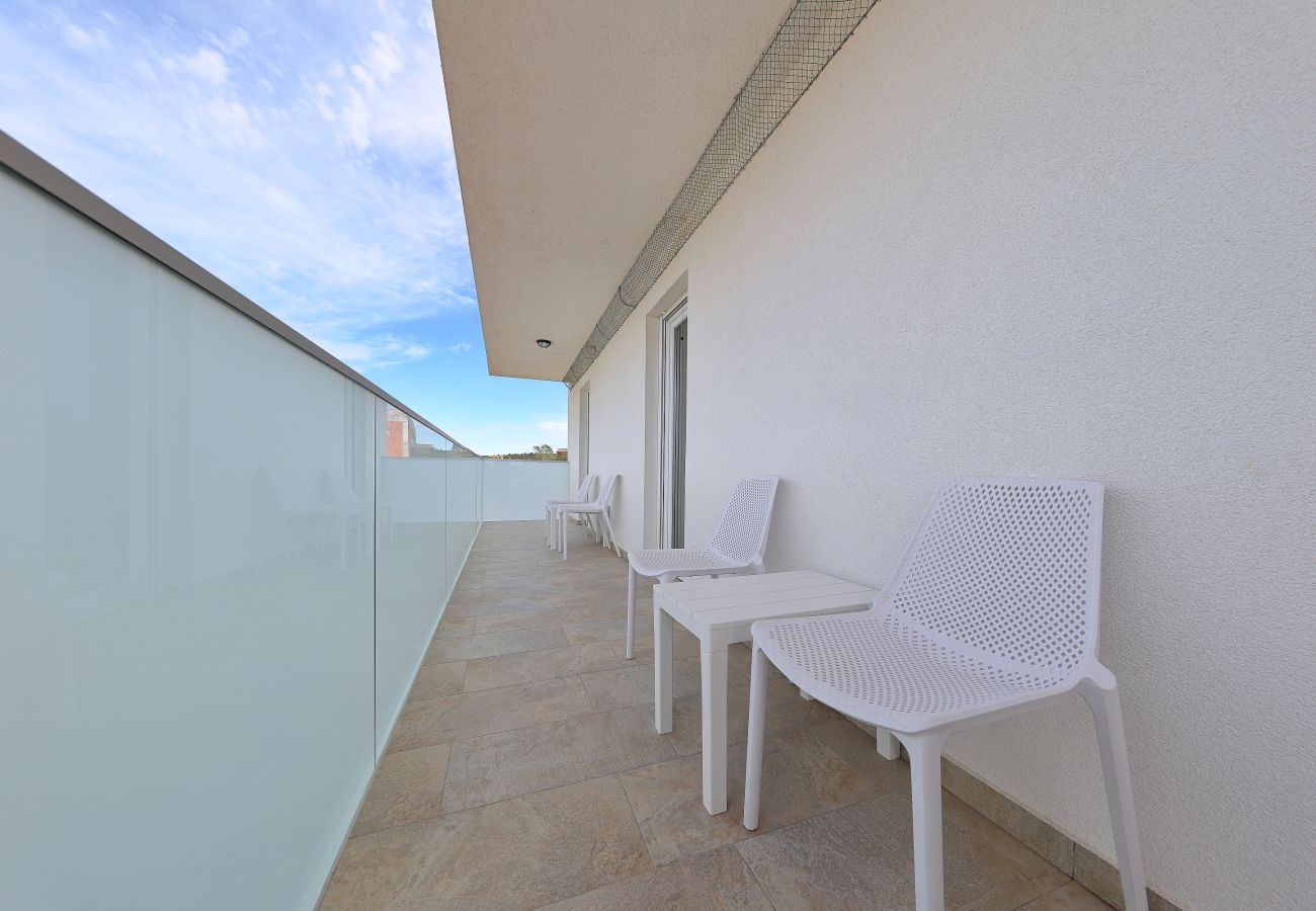 Villa in Ljubac - Villa mit Infinitypool direkt am Meer