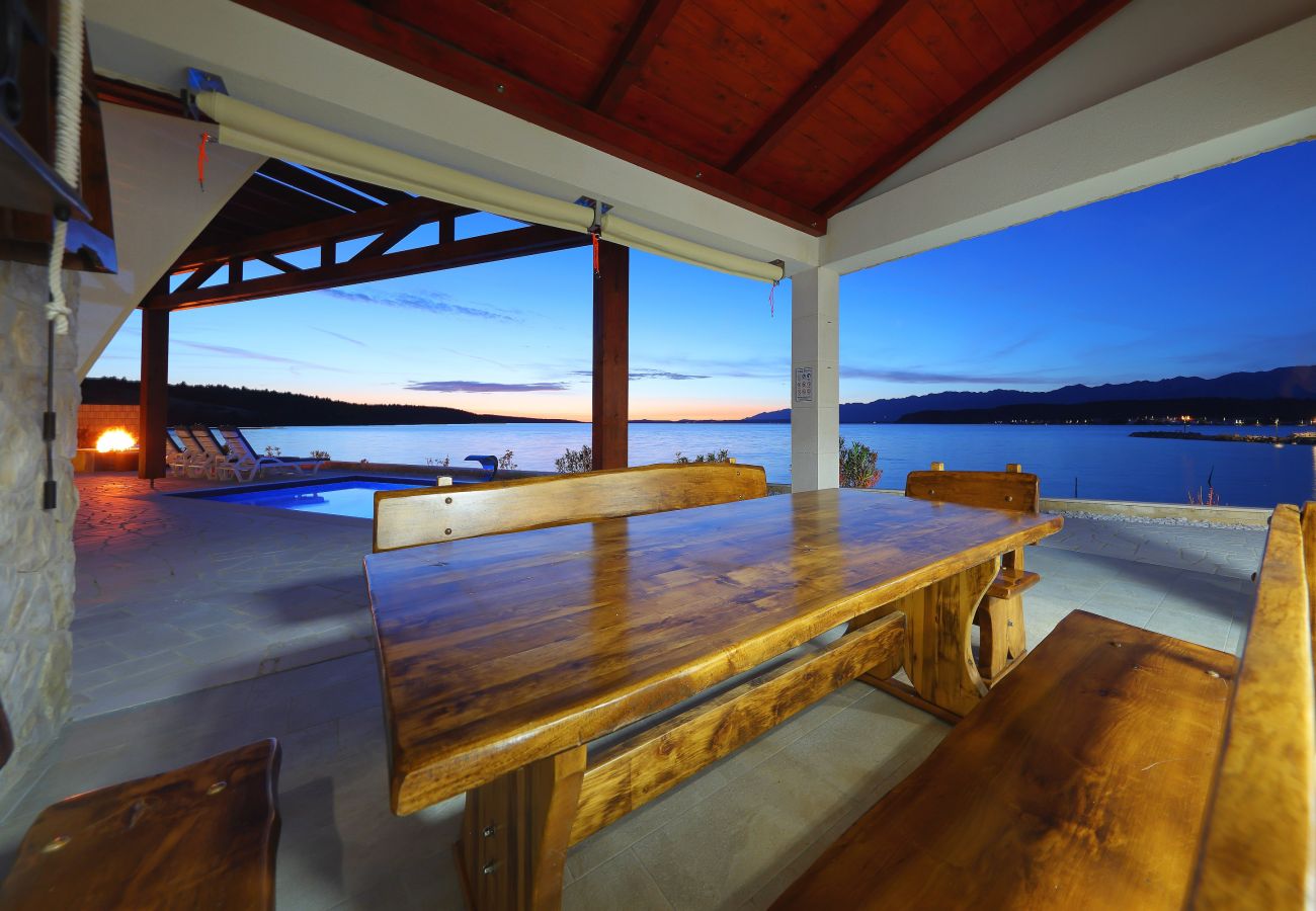 Villa in Ljubac - Villa mit Infinitypool direkt am Meer