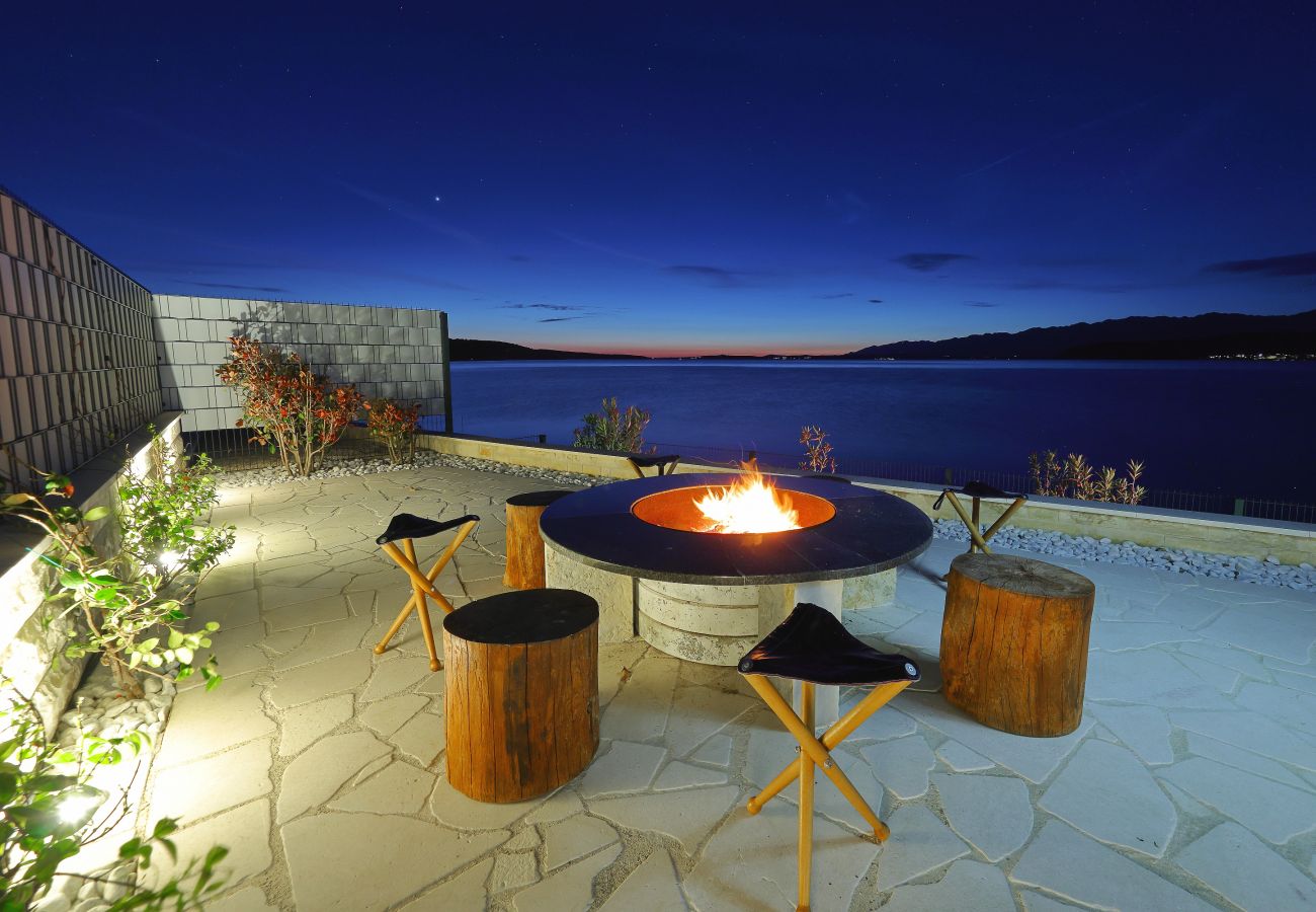 Villa in Ljubac - Villa mit Infinitypool direkt am Meer
